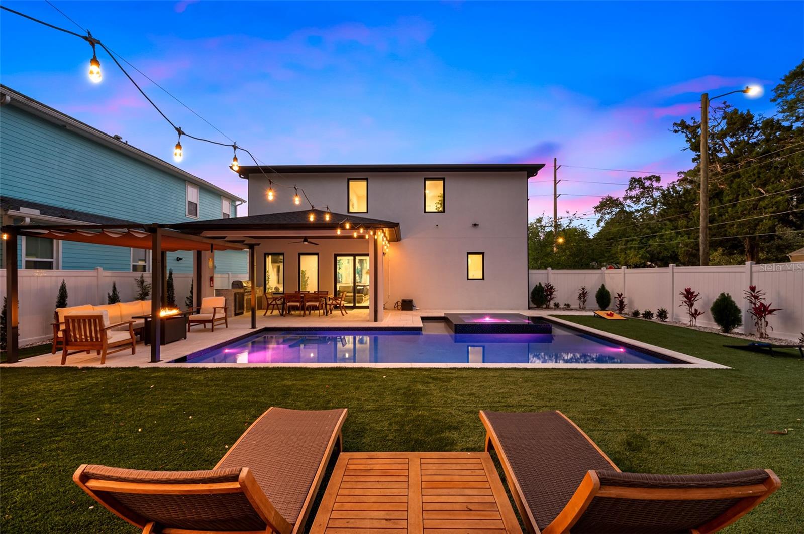 SUBURB ROYAL - Residential Lease