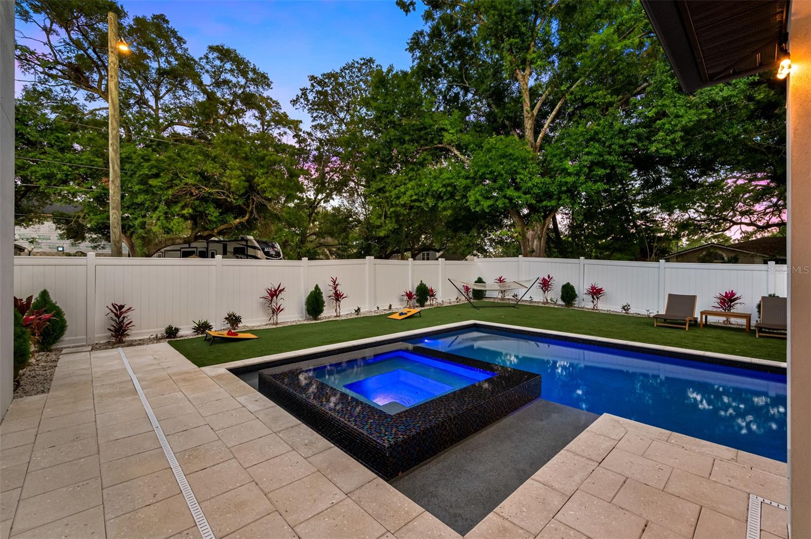 SUBURB ROYAL - Residential Lease