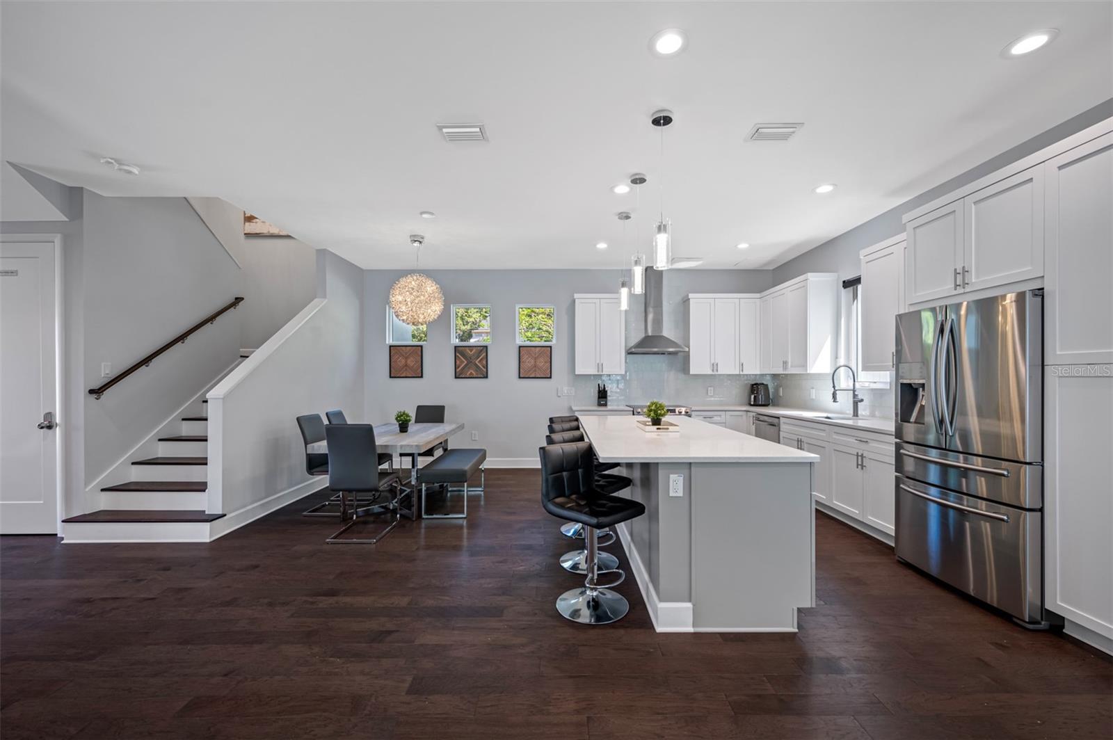 SUBURB ROYAL - Residential Lease