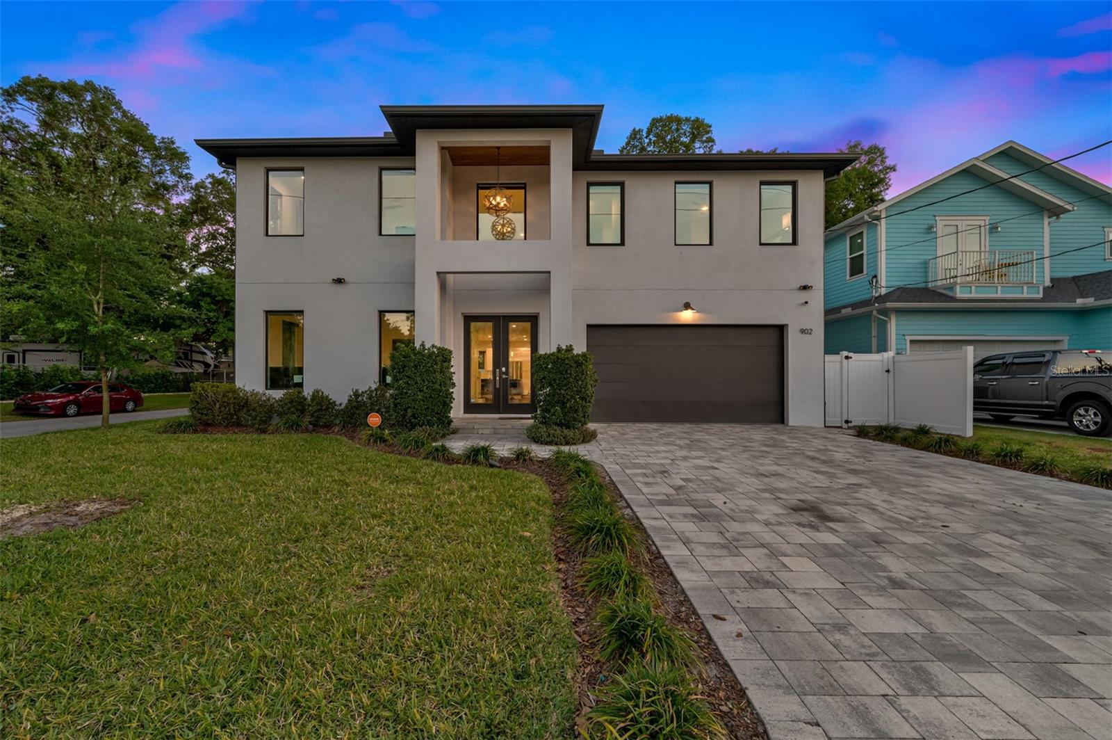 SUBURB ROYAL - Residential Lease