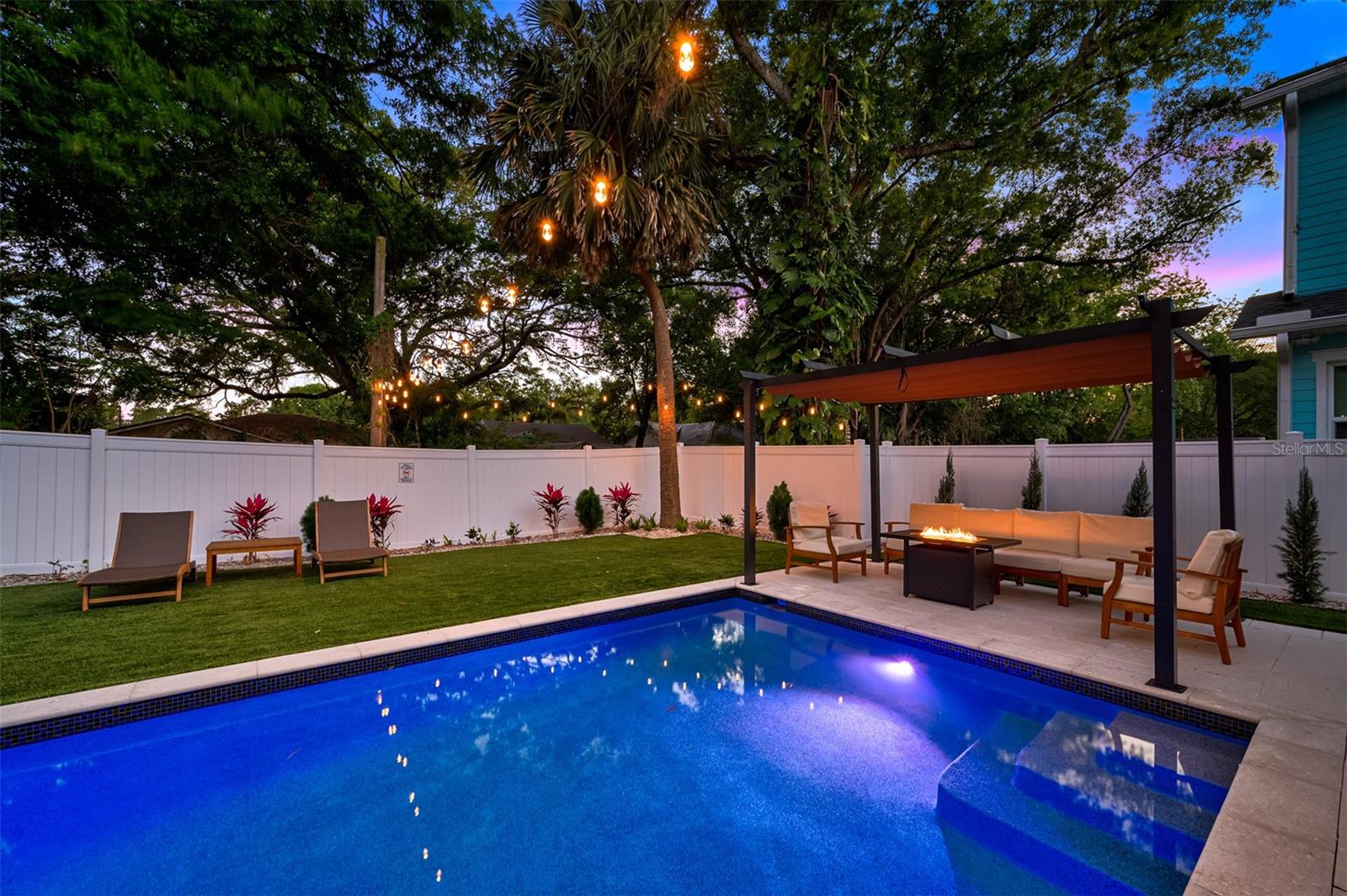 SUBURB ROYAL - Residential Lease