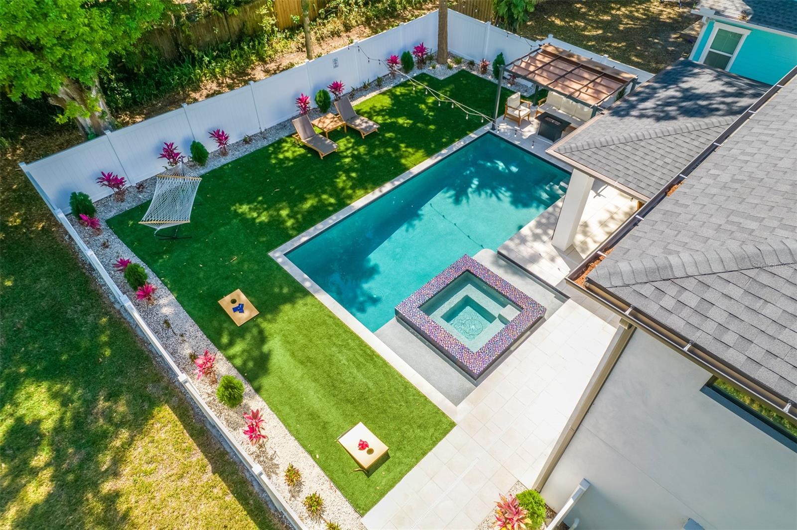 SUBURB ROYAL - Residential Lease