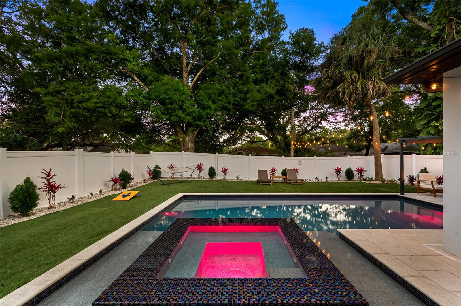 SUBURB ROYAL - Residential Lease