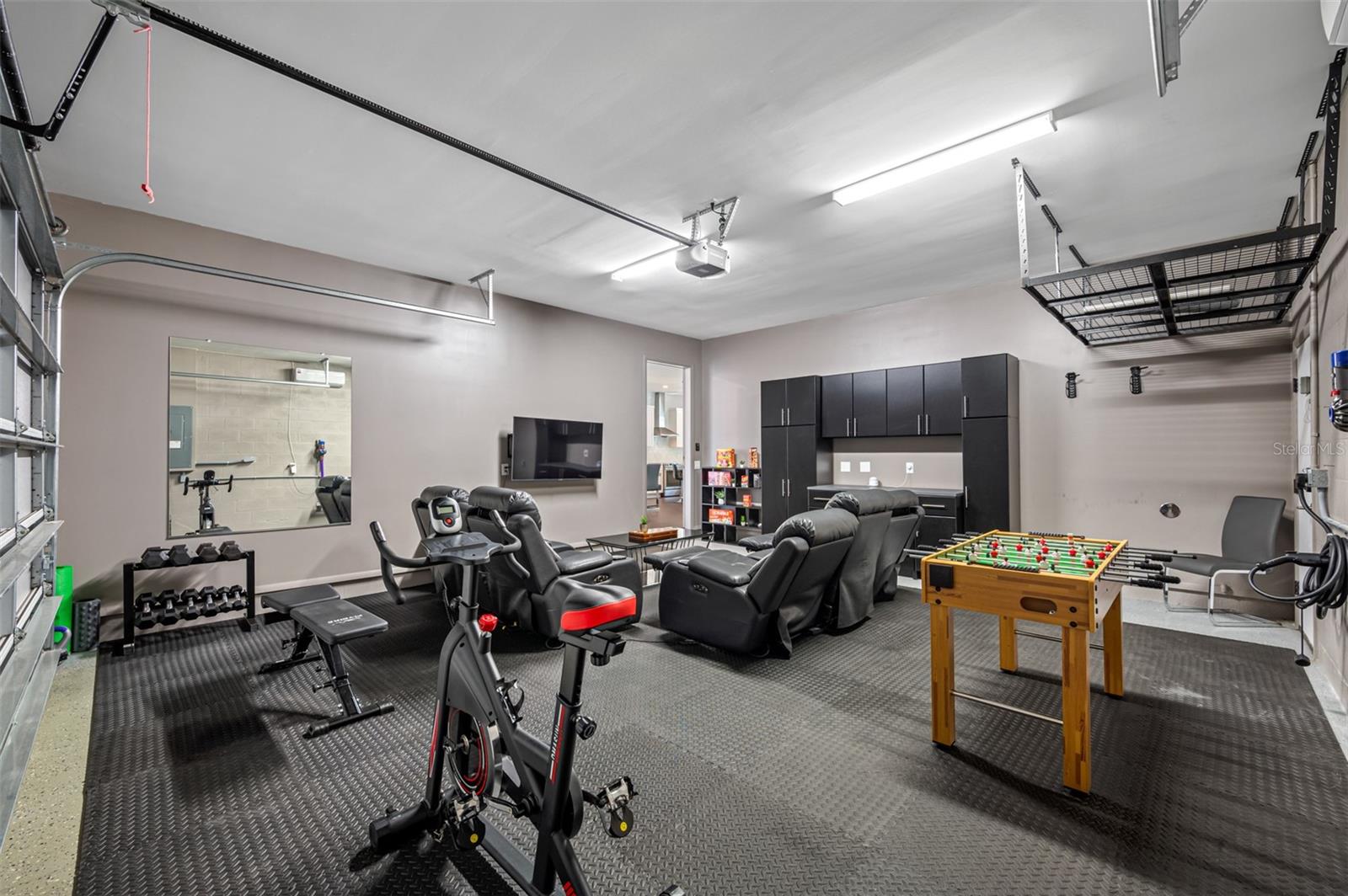 SUBURB ROYAL - Residential Lease