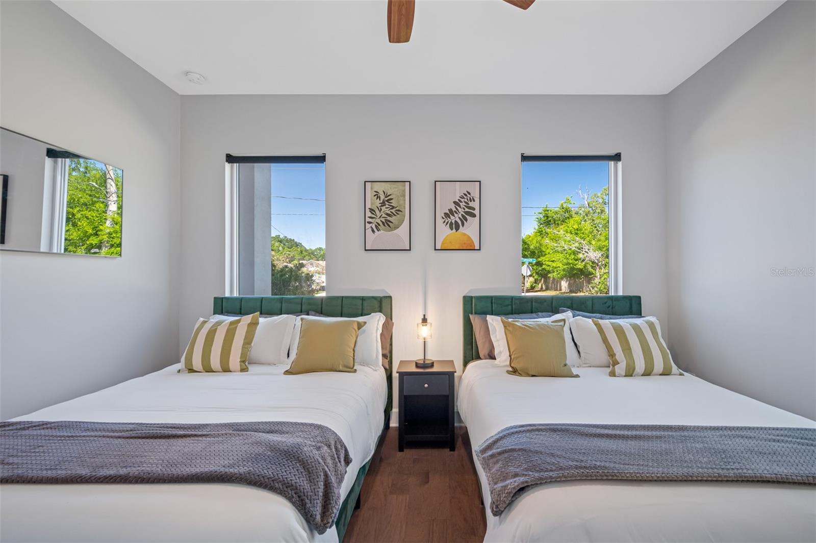 SUBURB ROYAL - Residential Lease