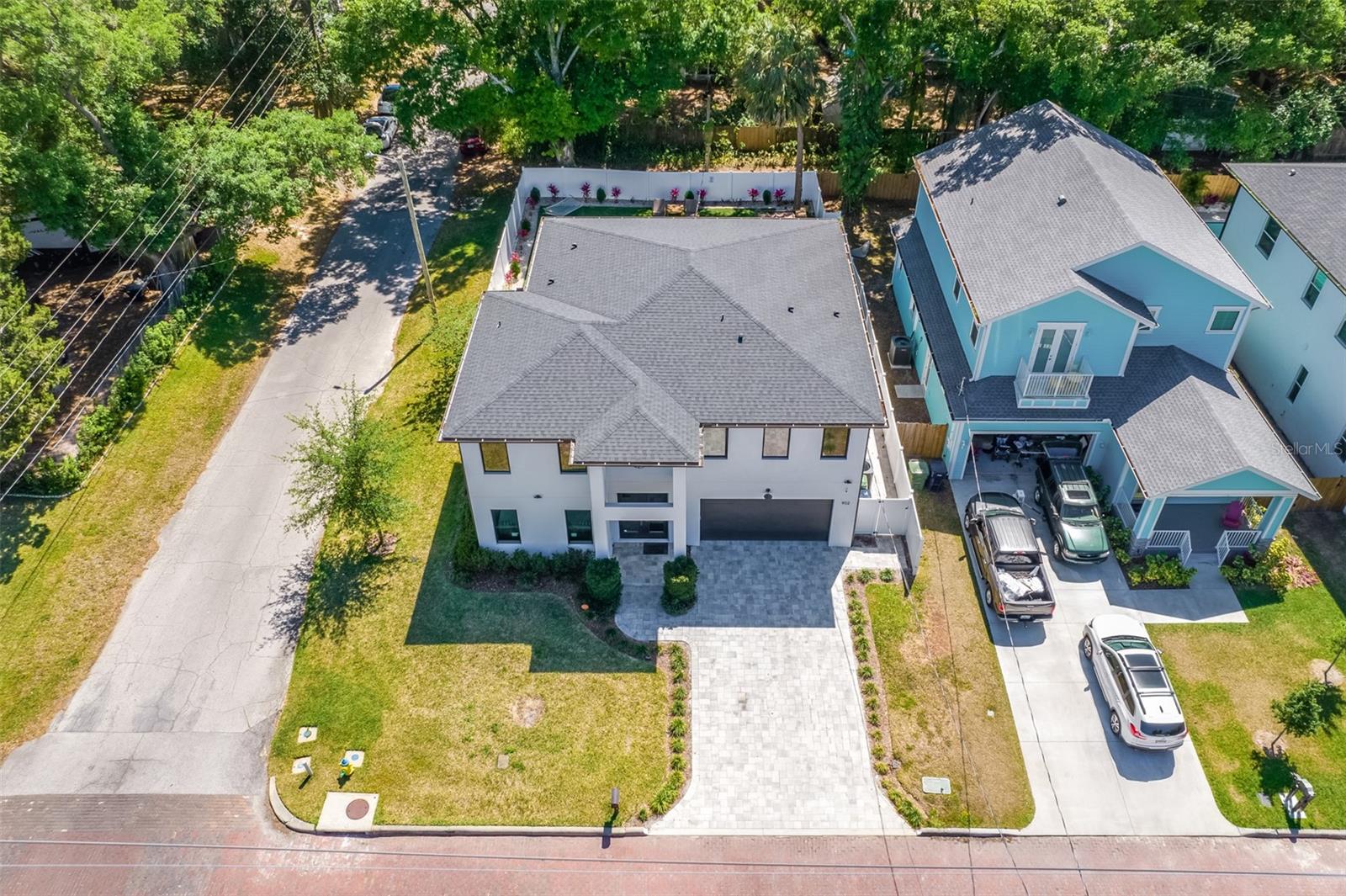 SUBURB ROYAL - Residential Lease