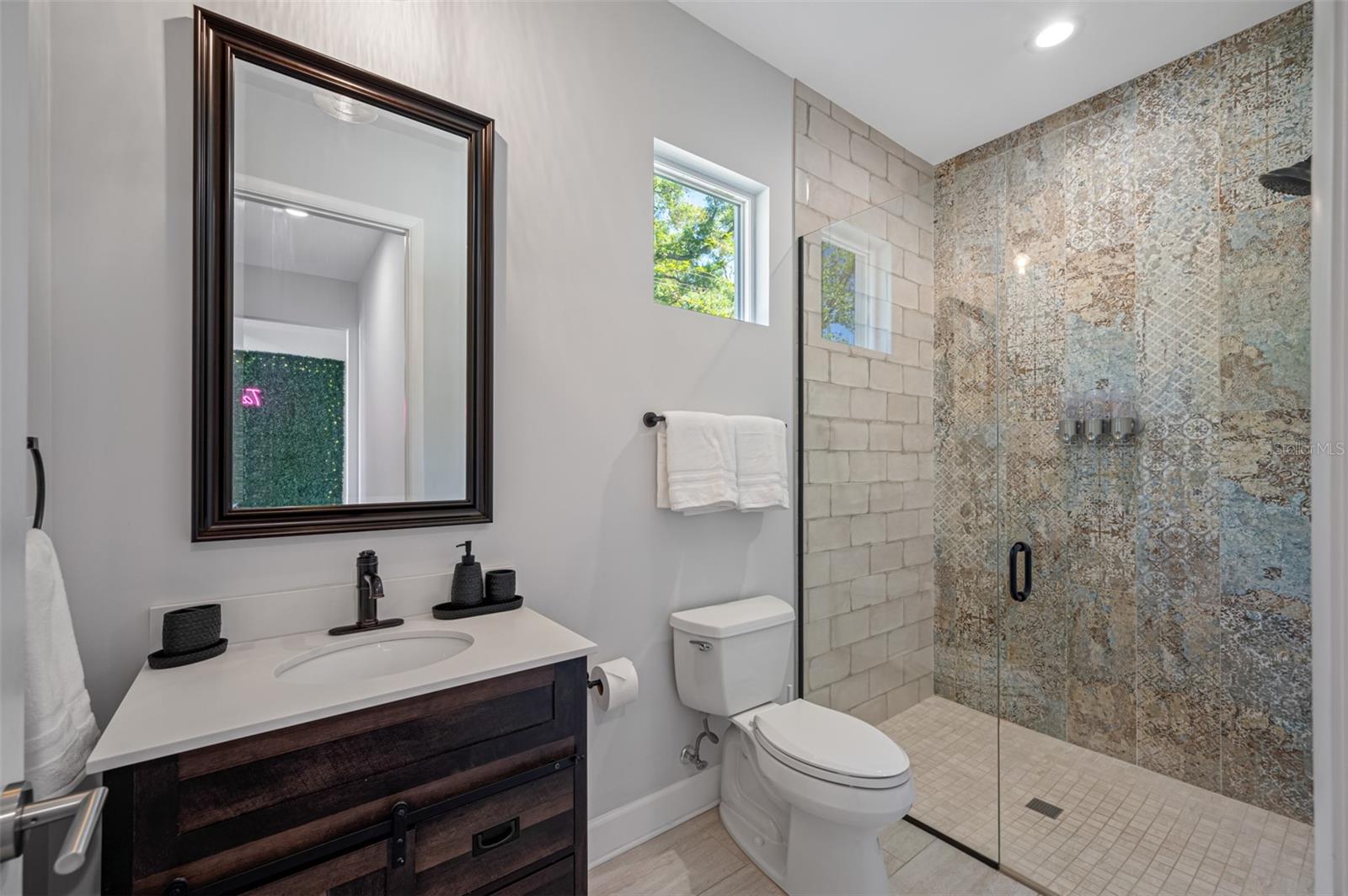 SUBURB ROYAL - Residential Lease