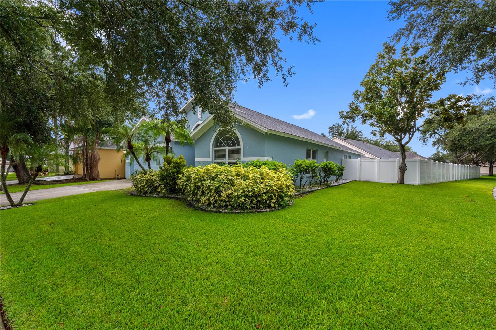 3306 PIN OAK LANE