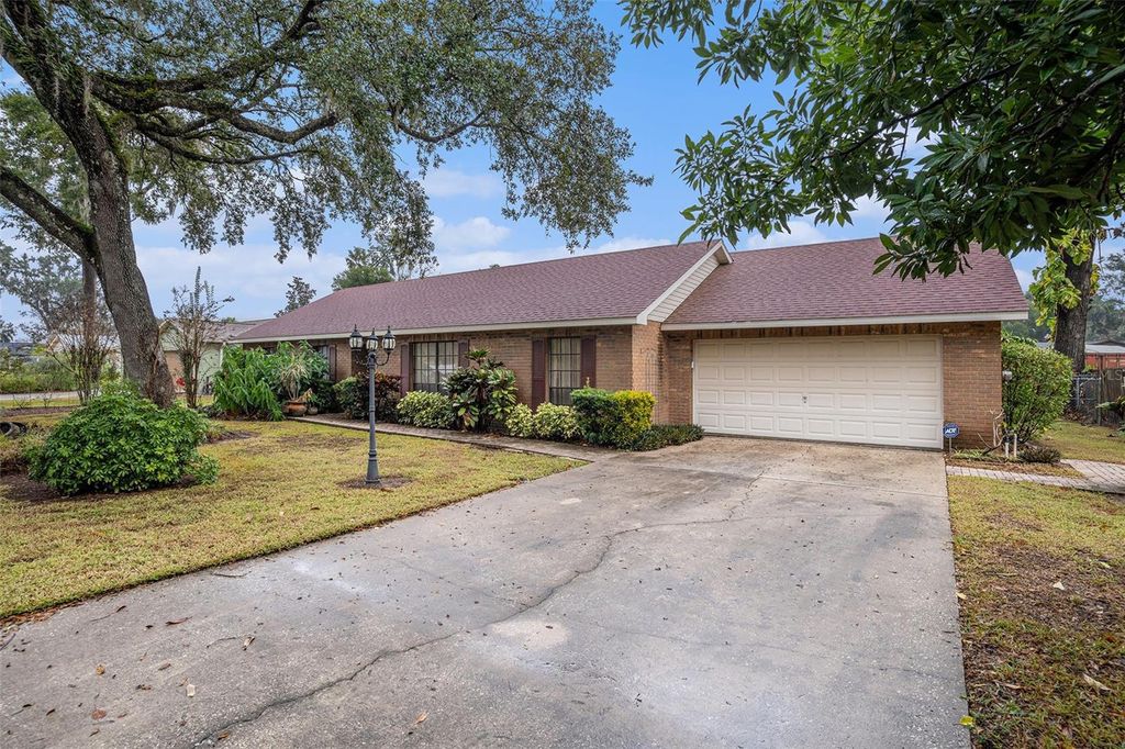 Photo of 2110 Siloam Springs Drive, Dover, FL 33527 (MLS # TB8455216)