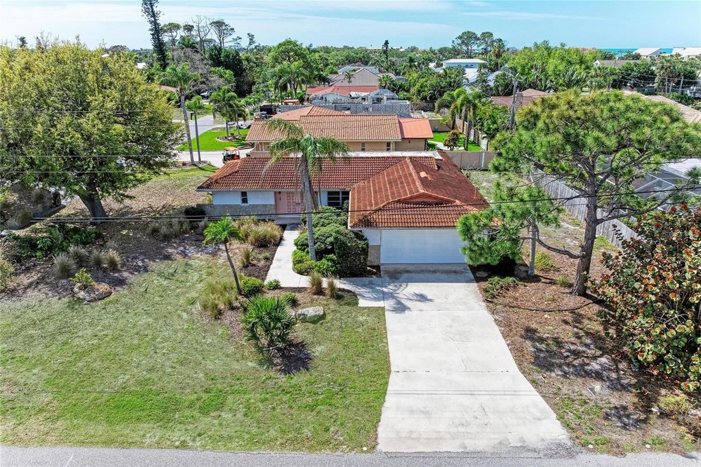 Photo of 507 Gulf Street, Venice, FL 34285 (MLS # A4686803)