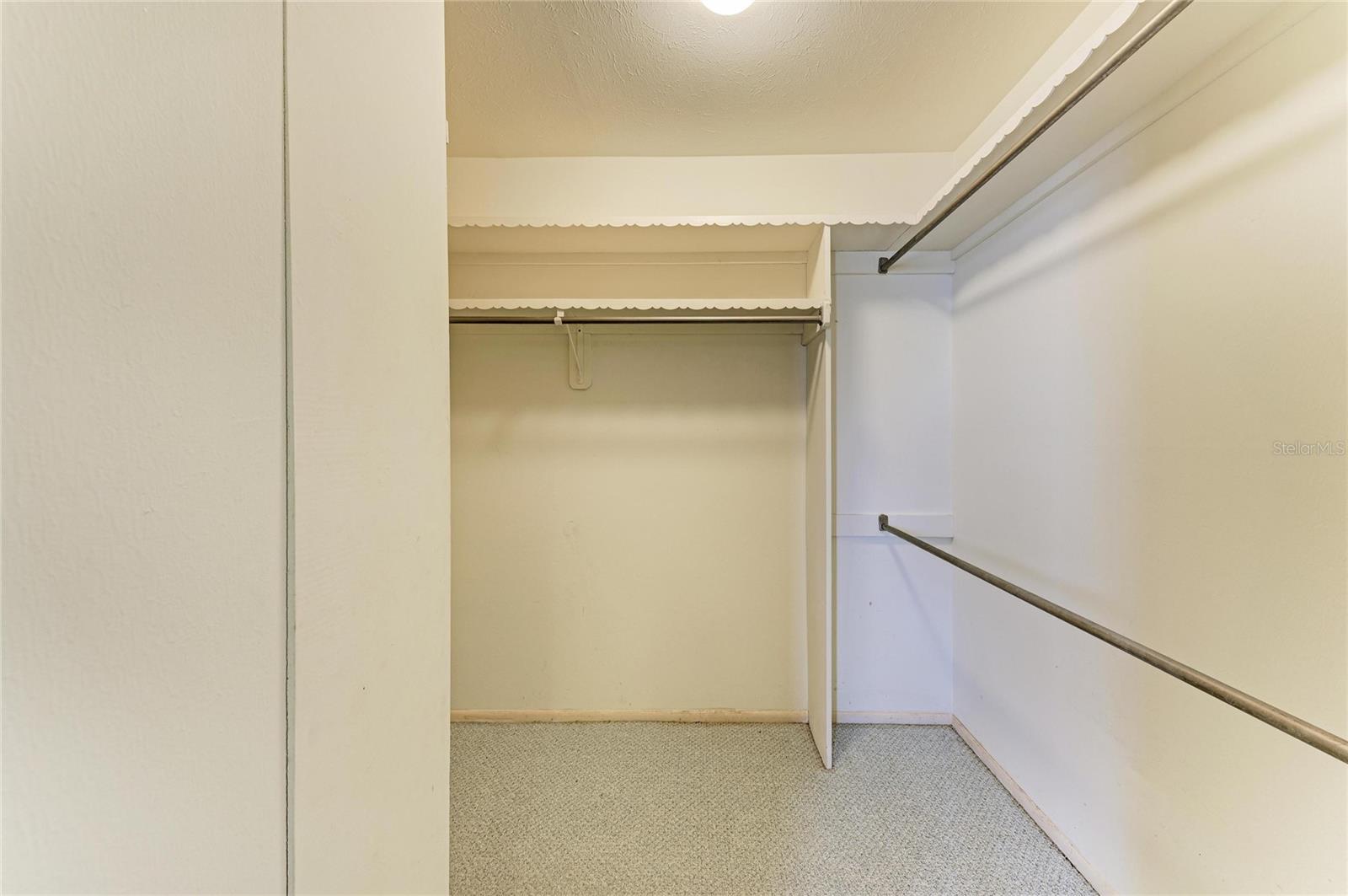 GOLDEN BEACH - Residential