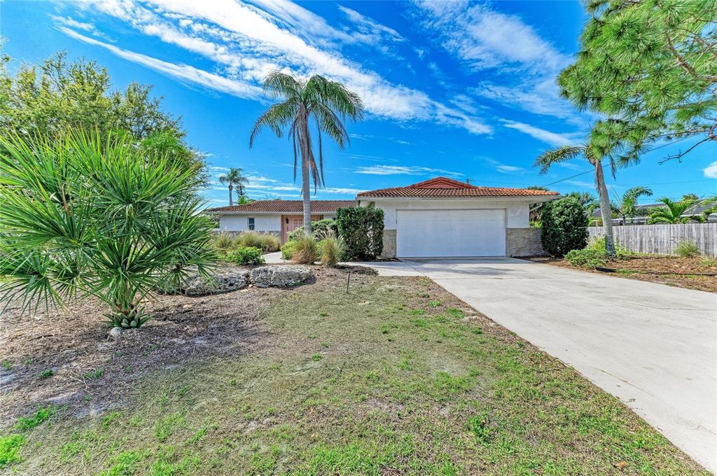 Photo of 507 Gulf Street, Venice, FL 34285 (MLS # A4686803)