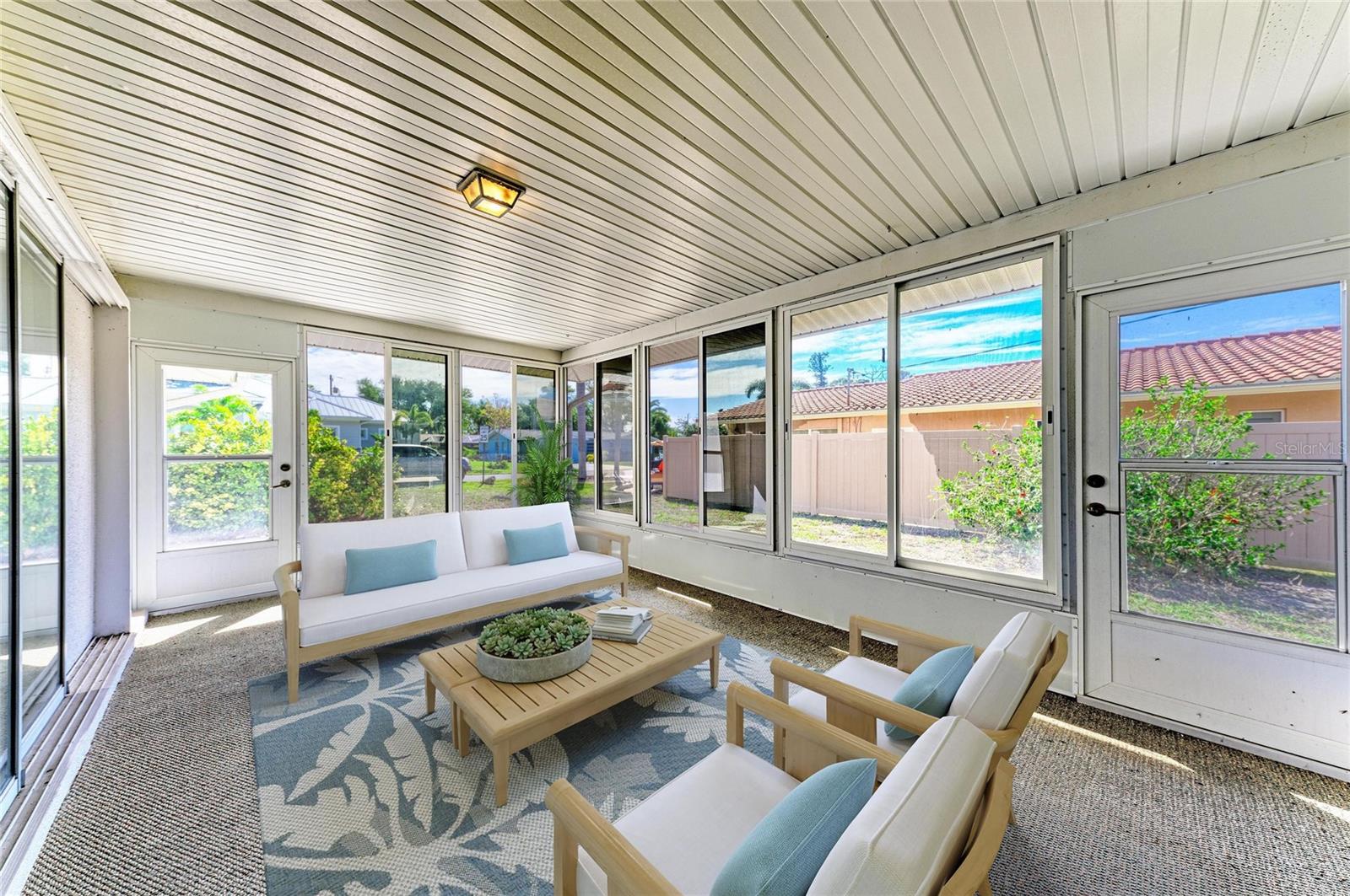 GOLDEN BEACH - Residential