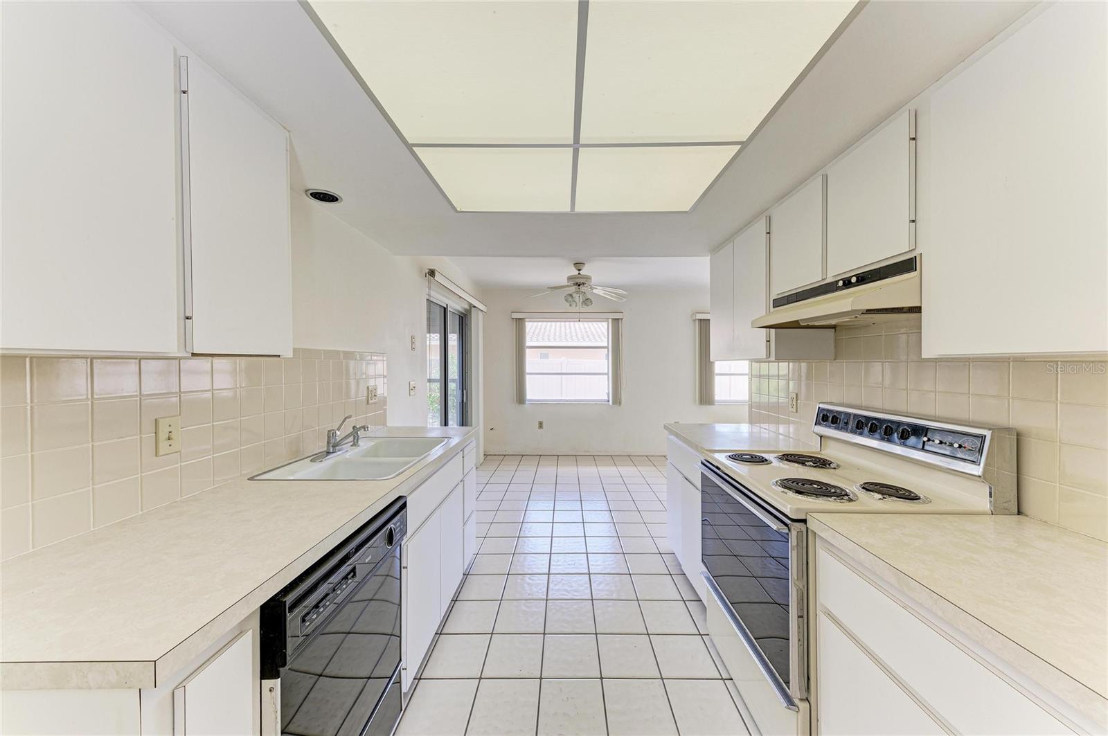 GOLDEN BEACH - Residential