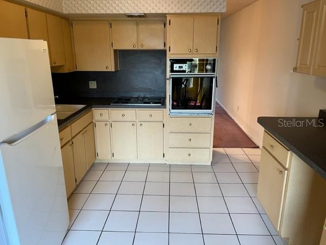 ON TOP OF THE WORLD - Residential