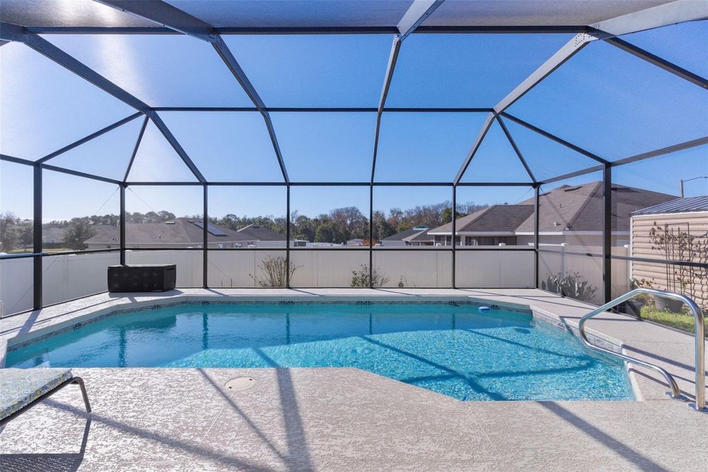 Photo of 403 Edith Drive, Fruitland Park, FL 34731 (MLS # G5109042)