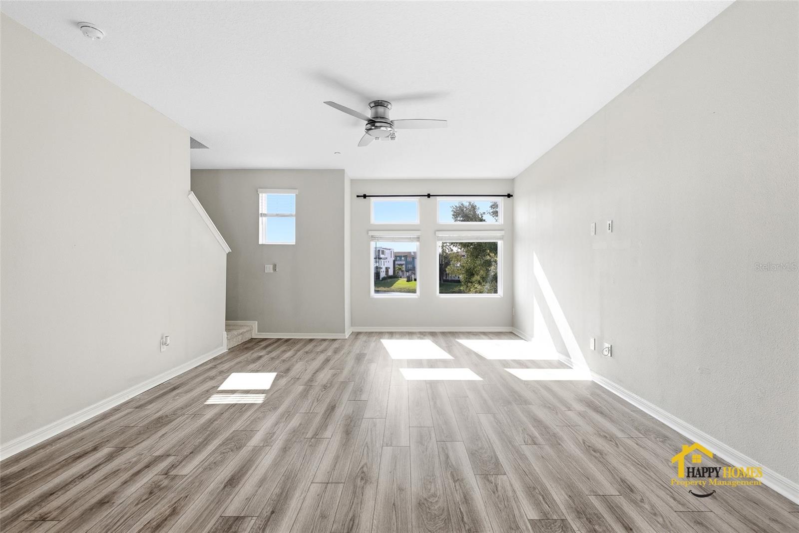 LAUREATE PK NBRHD CENTER PH 3 - Residential Lease