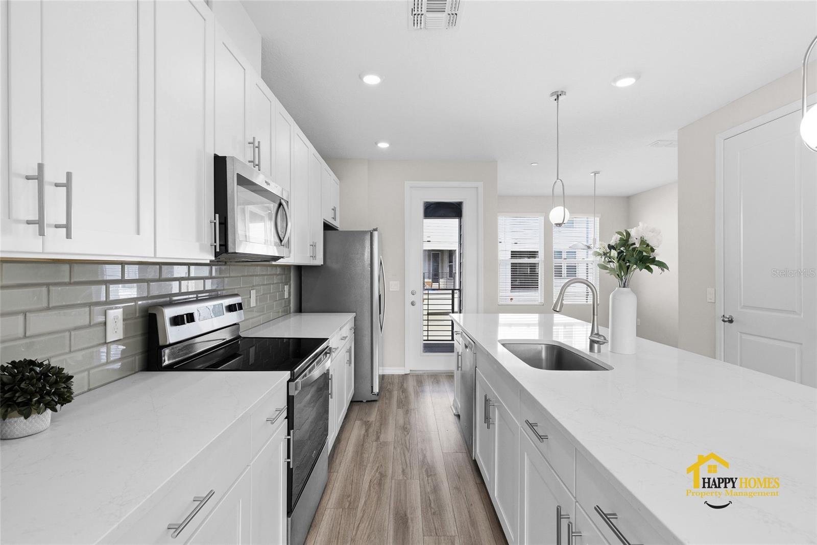 LAUREATE PK NBRHD CENTER PH 3 - Residential Lease