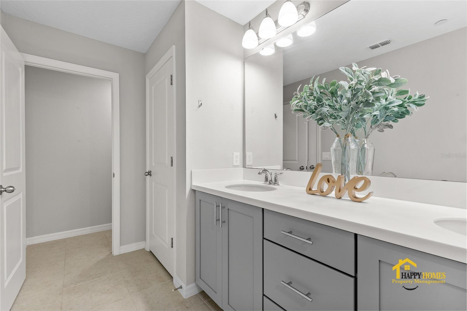 LAUREATE PK NBRHD CENTER PH 3 - Residential Lease