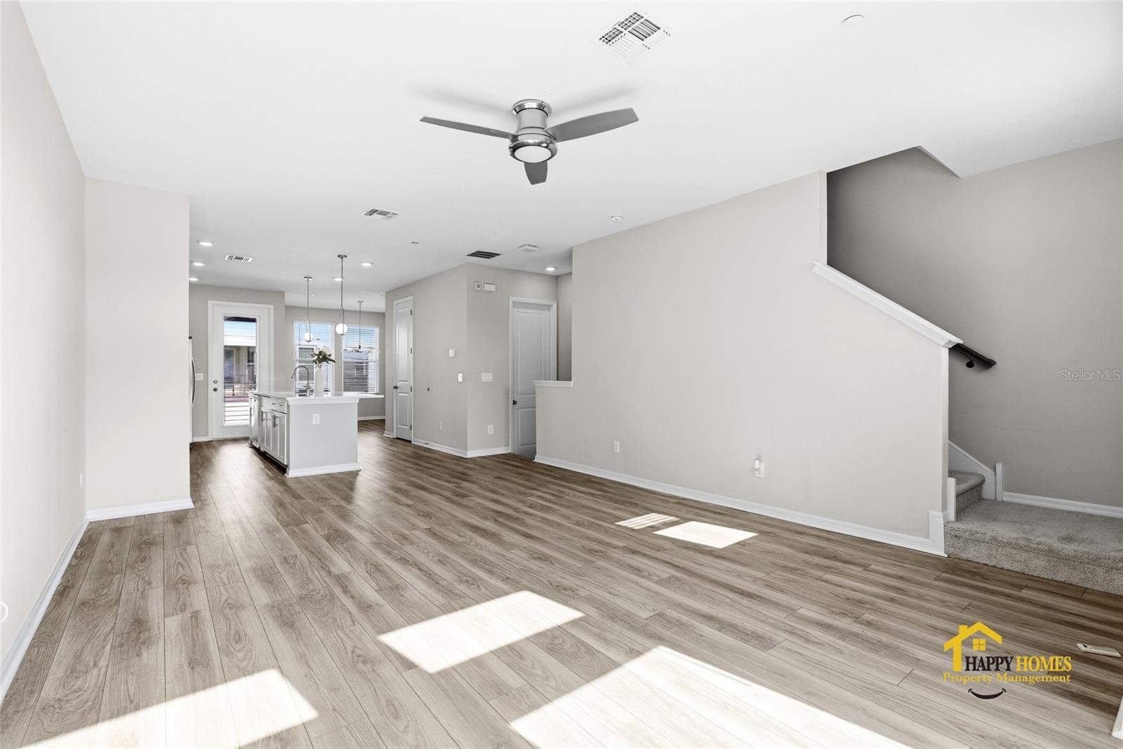 LAUREATE PK NBRHD CENTER PH 3 - Residential Lease