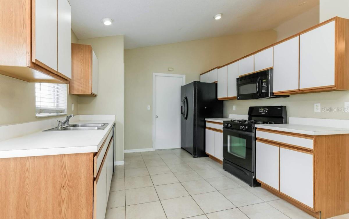 HIGH POINT MANOR - Residential Lease