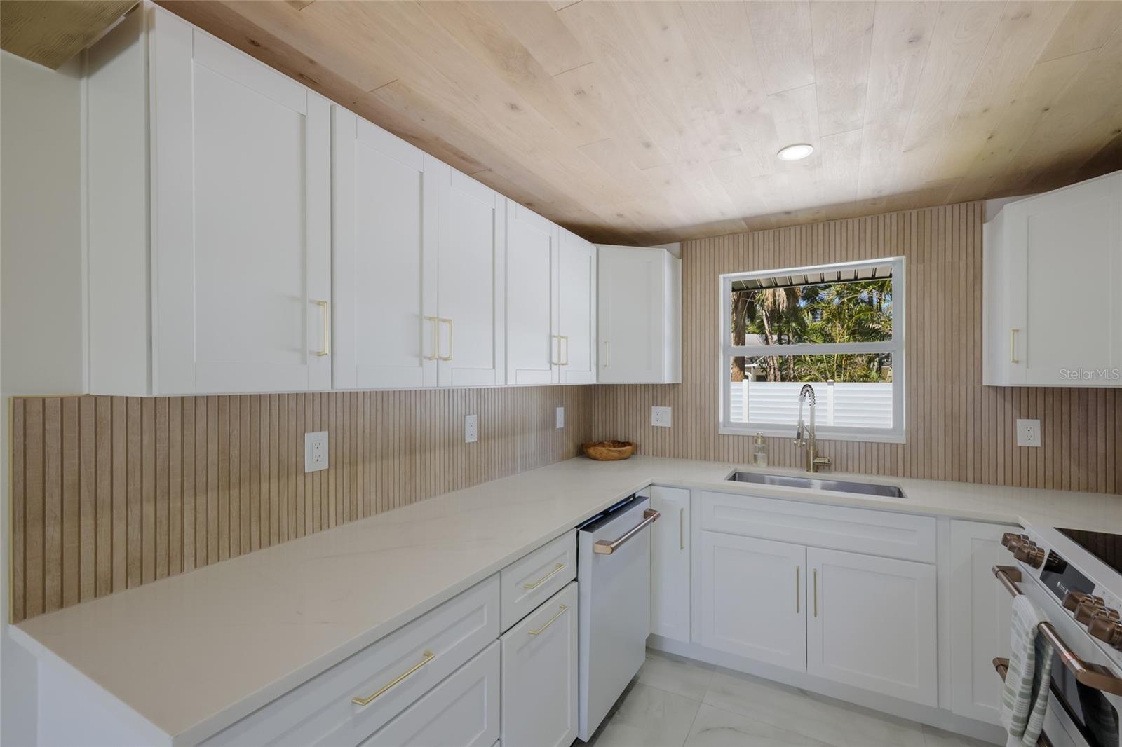 HOLMES BEACH 33RD UNIT - Residential