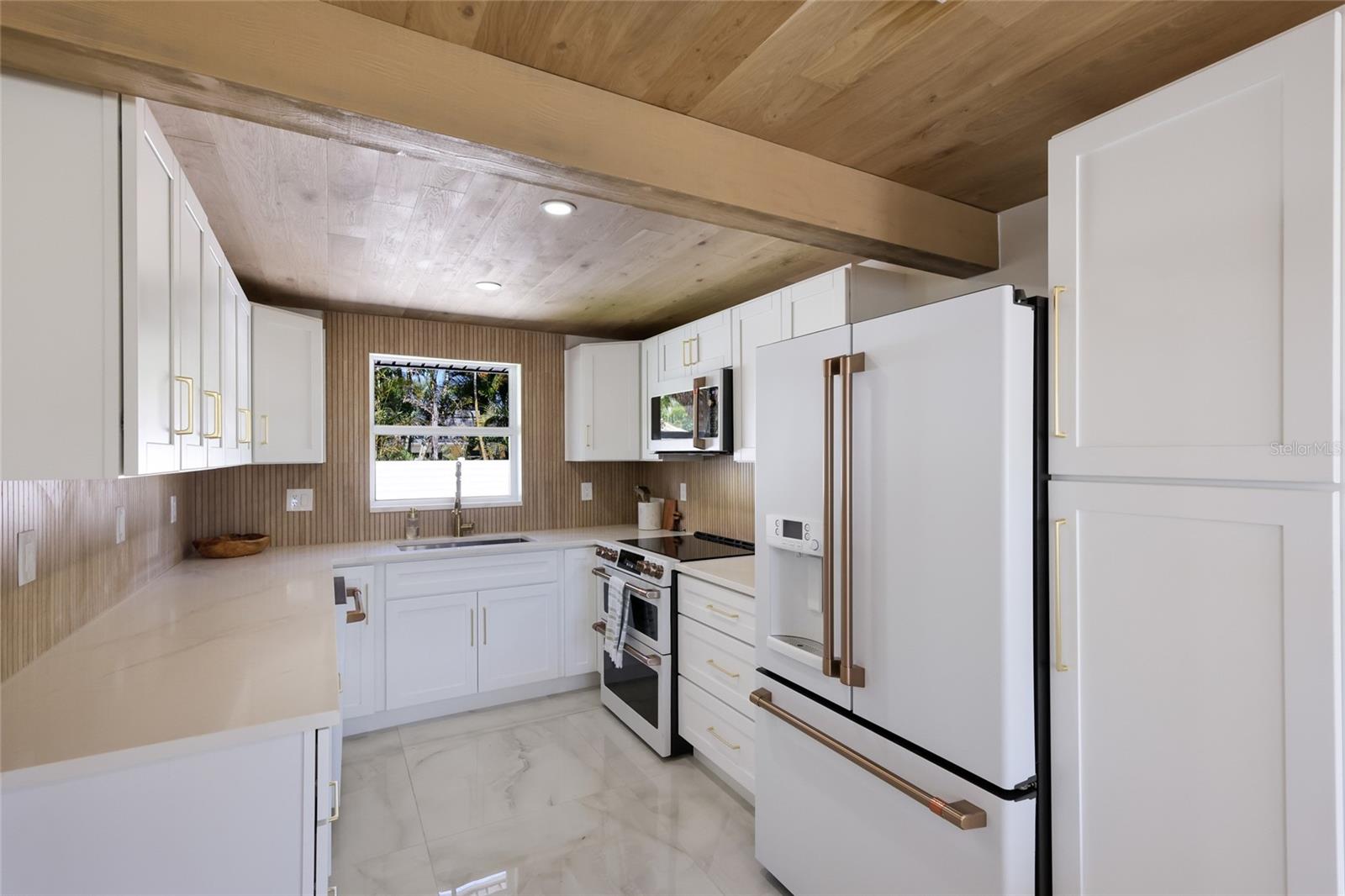 HOLMES BEACH 33RD UNIT - Residential