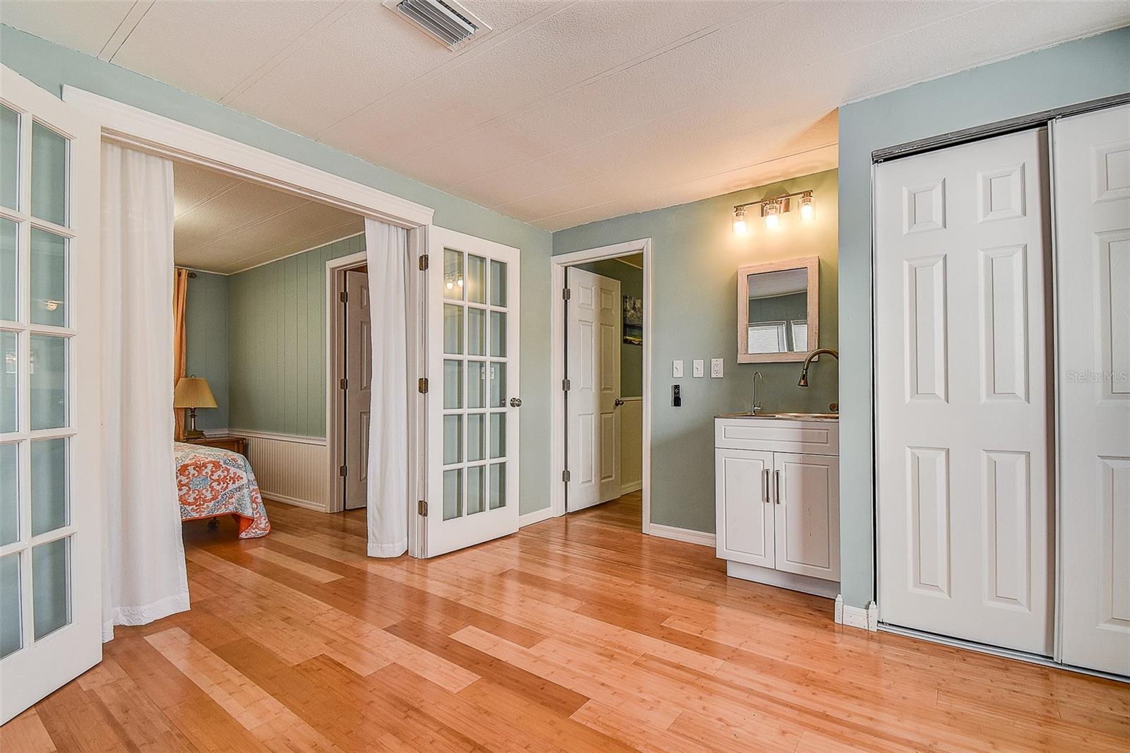 RIVER VILLAGE - Residential