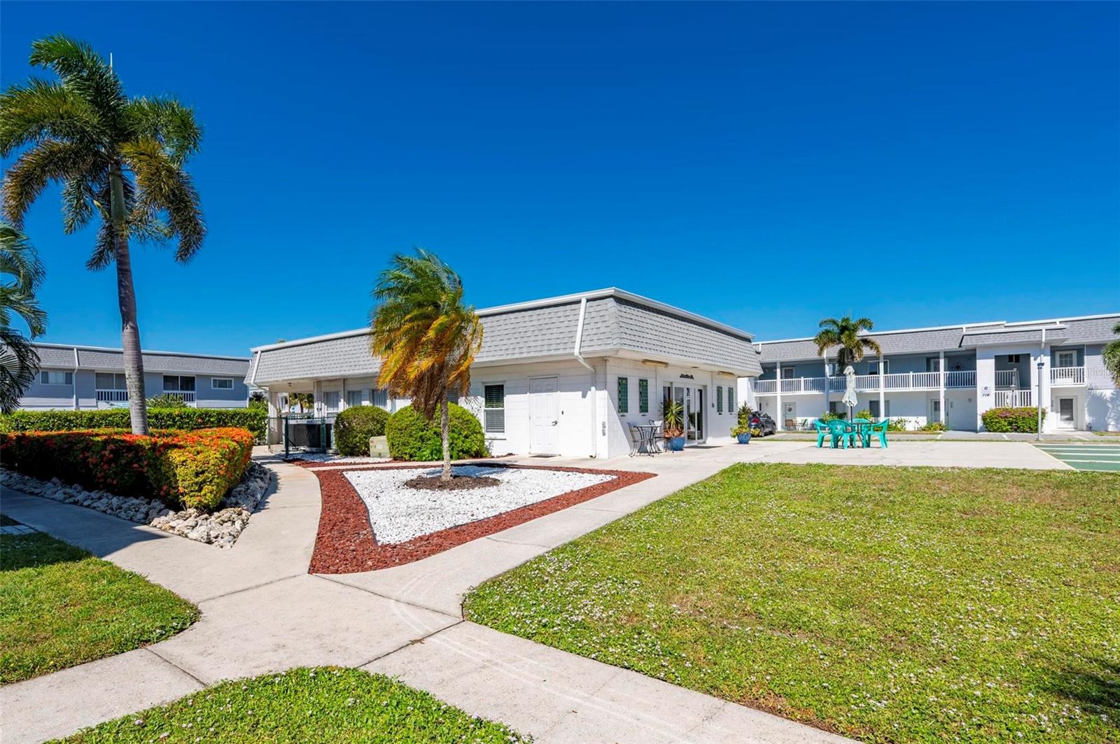 EDGEWATER VILLAGE BLDG H - Residential