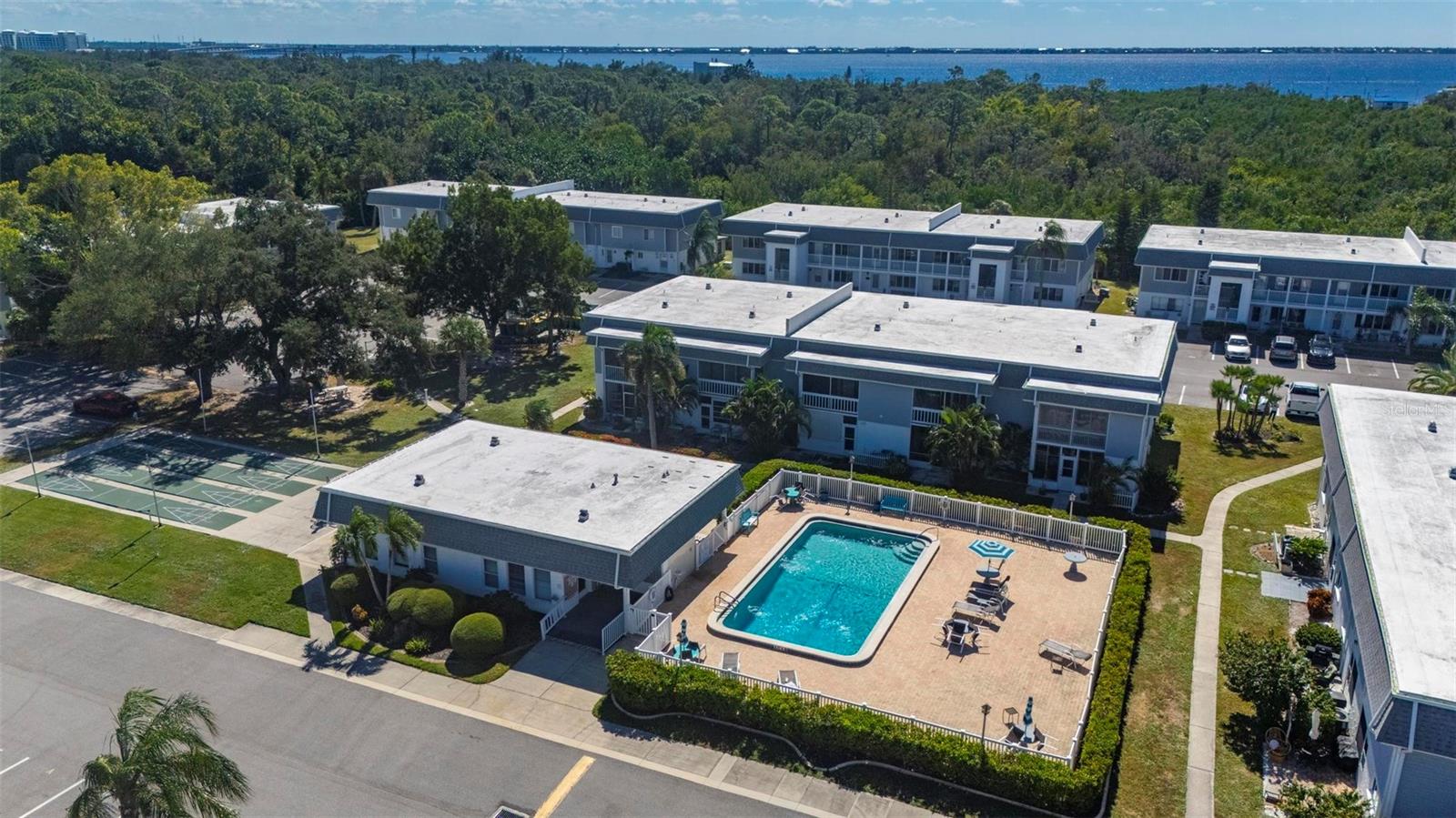 EDGEWATER VILLAGE BLDG H - Residential