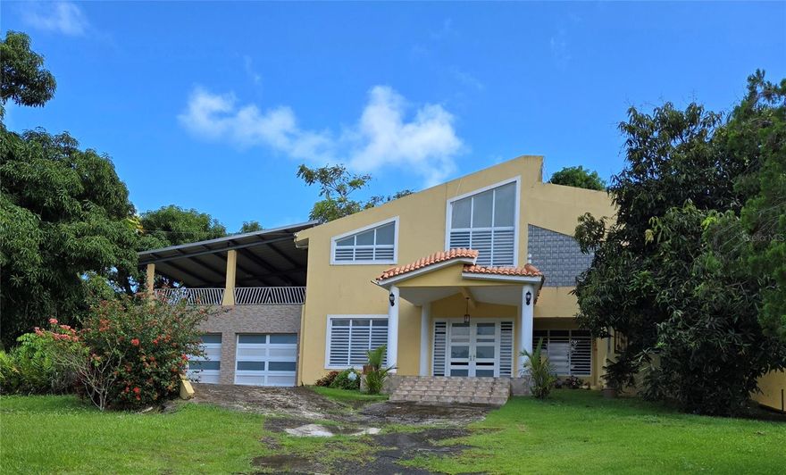 For0 sale: Beautiful and spacious home in Bo. Las Tres T, Carr. 967 Km 0.7, Río Grande, PR.
• Lot: 1 cuerda
• Living area: 4,743 sq. ft.
• Garage for 4 cars
First floor: Living room, dining room, kitchen, family room, game room, 1 bedroom, 1.5 bathrooms.
Second floor: Master suite with sitting area, balcony, jacuzzi, and private bath. 3 additional bedrooms, 2 more bathrooms, large terrace, and extra balcony.
Extras: Leased solar generator, laundry area, and storage.
Spacious, private, and comfortable—perfect location close to nature and town.