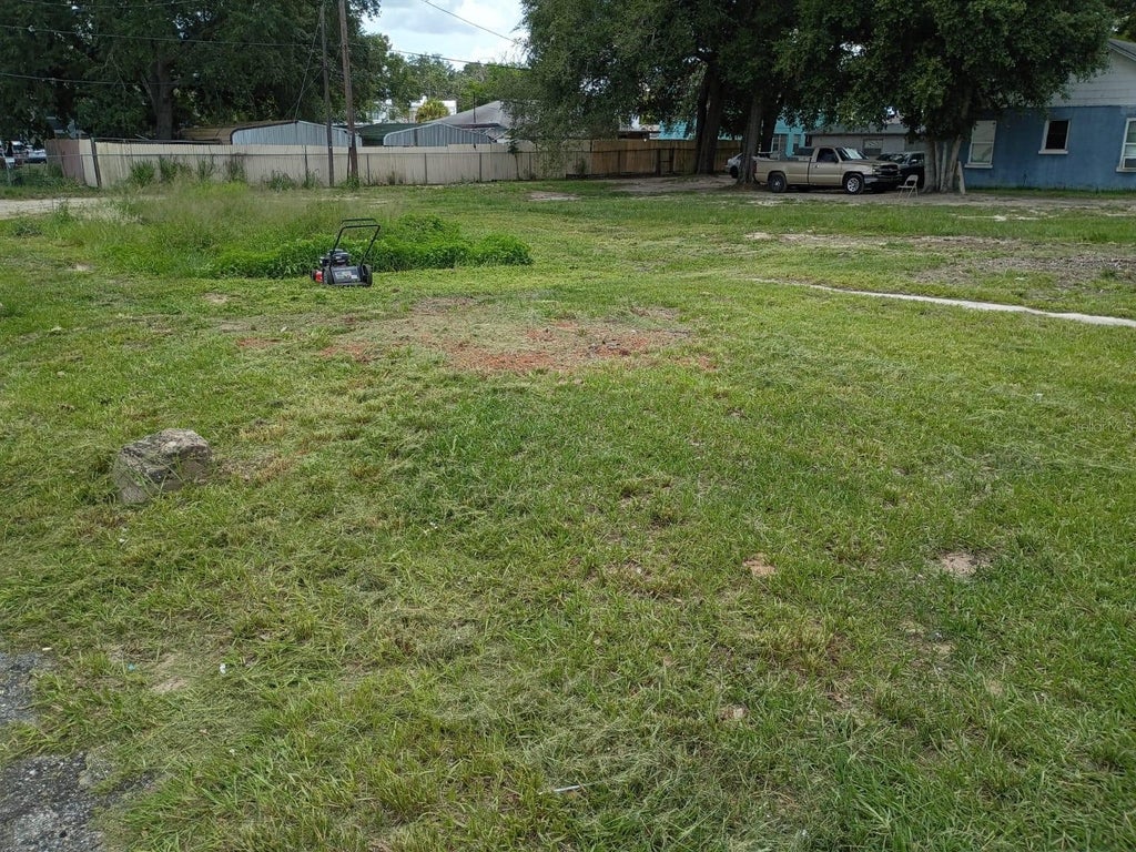 Photo of 15 W Sessoms Avenue, Lake Wales, FL 33853 (MLS # S5156610)