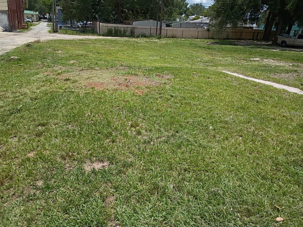 Photo of 15 W Sessoms Avenue, Lake Wales, FL 33853 (MLS # S5156610)