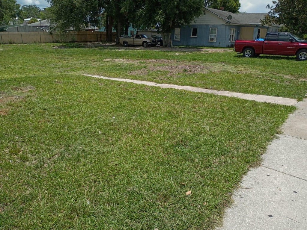 Photo of 15 W Sessoms Avenue, Lake Wales, FL 33853 (MLS # S5156610)