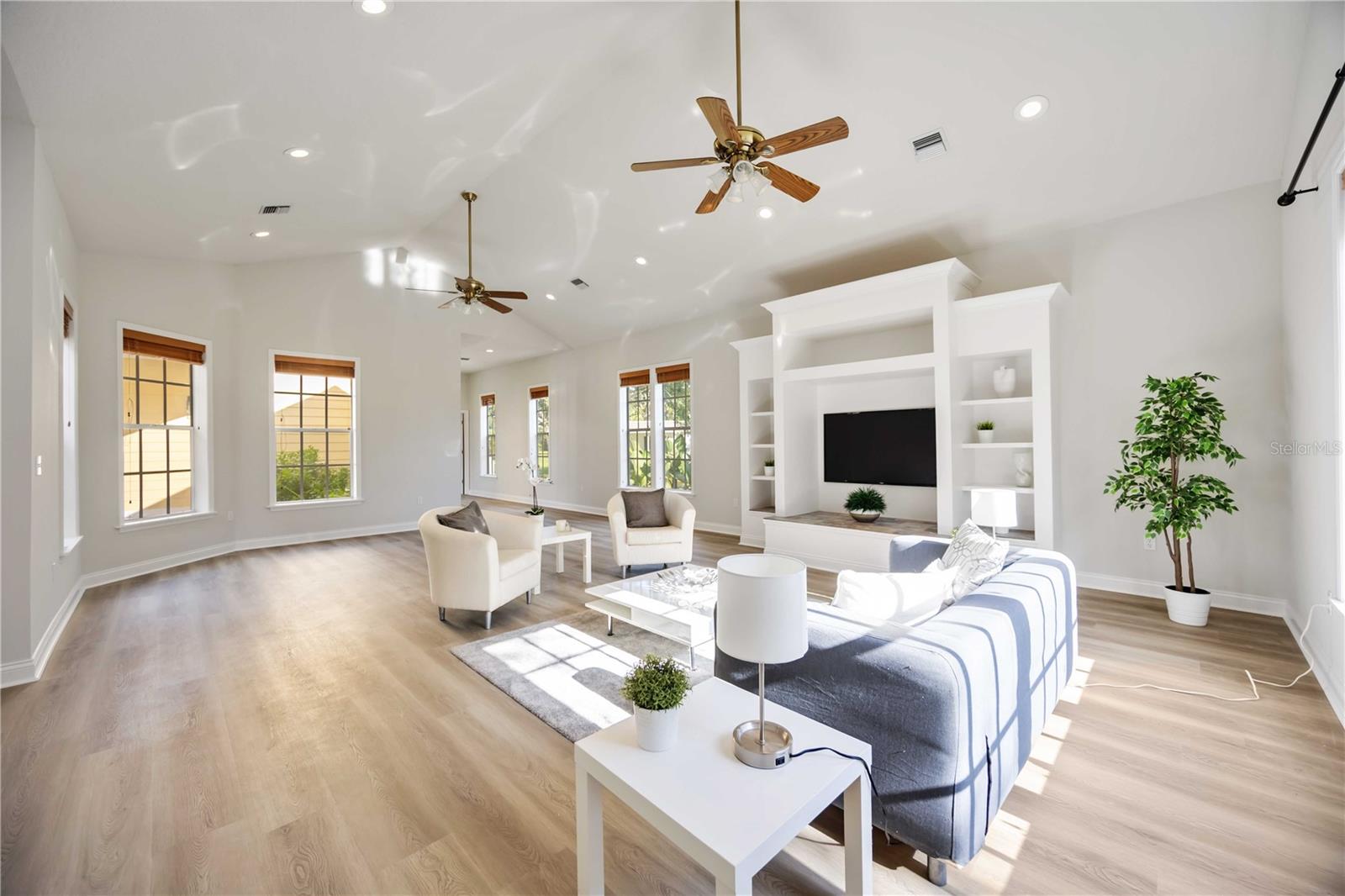 MISSION VALLEY ESTATE SEC B-1 - Residential