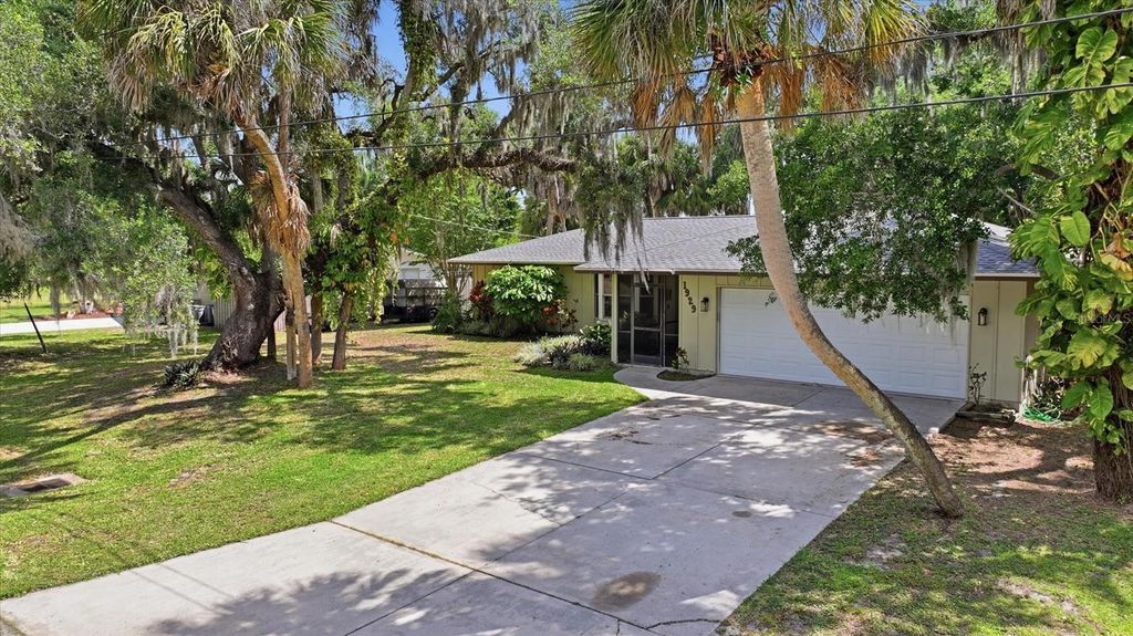 Photo of 1929 Par Place, Sarasota, FL 34240 (MLS # A4690285)