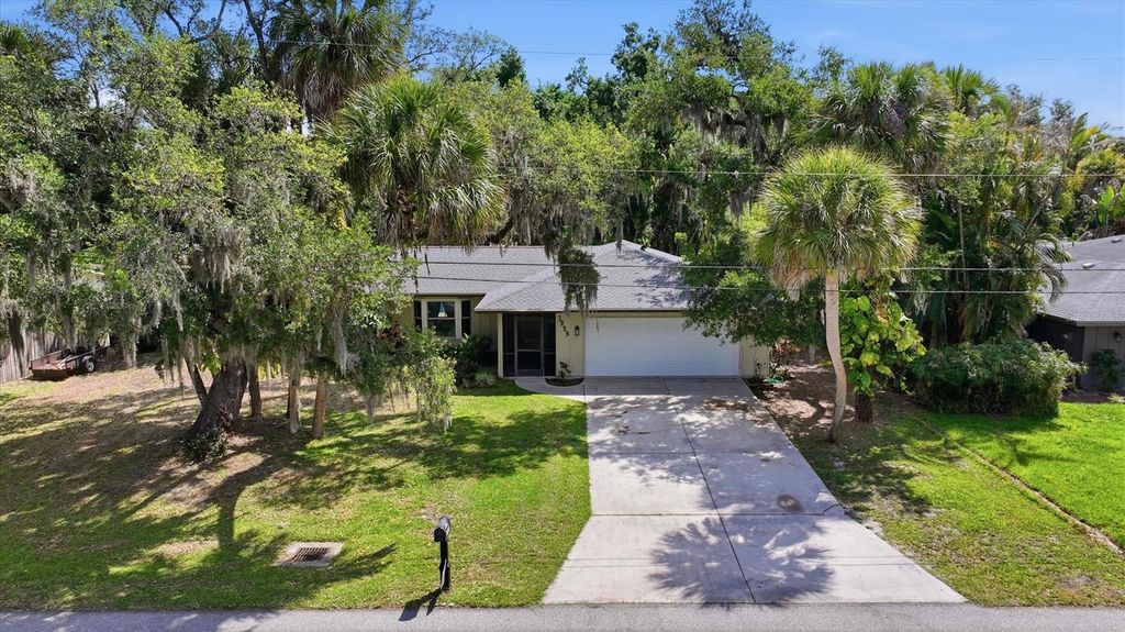 Photo of 1929 Par Place, Sarasota, FL 34240 (MLS # A4690285)