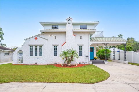 A home in LAKELAND