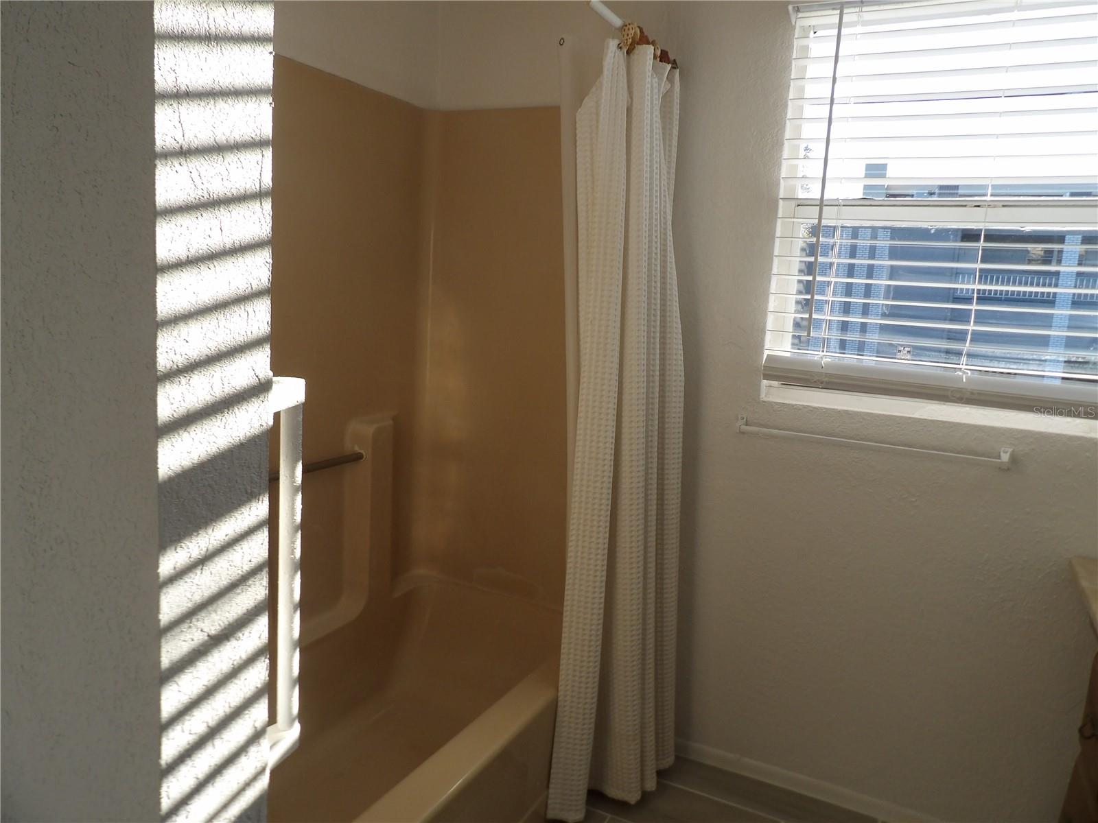 NORTH MADEIRA SHORES - Residential Income