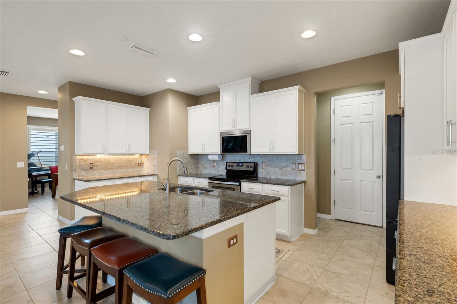 LONG LAKE RANCH VILLAGE 3, 6 PCLS A, - Residential