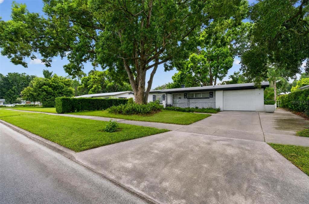 Photo of 2552 Brookshire Avenue, Winter Park, FL 32792 (MLS # O6428975)