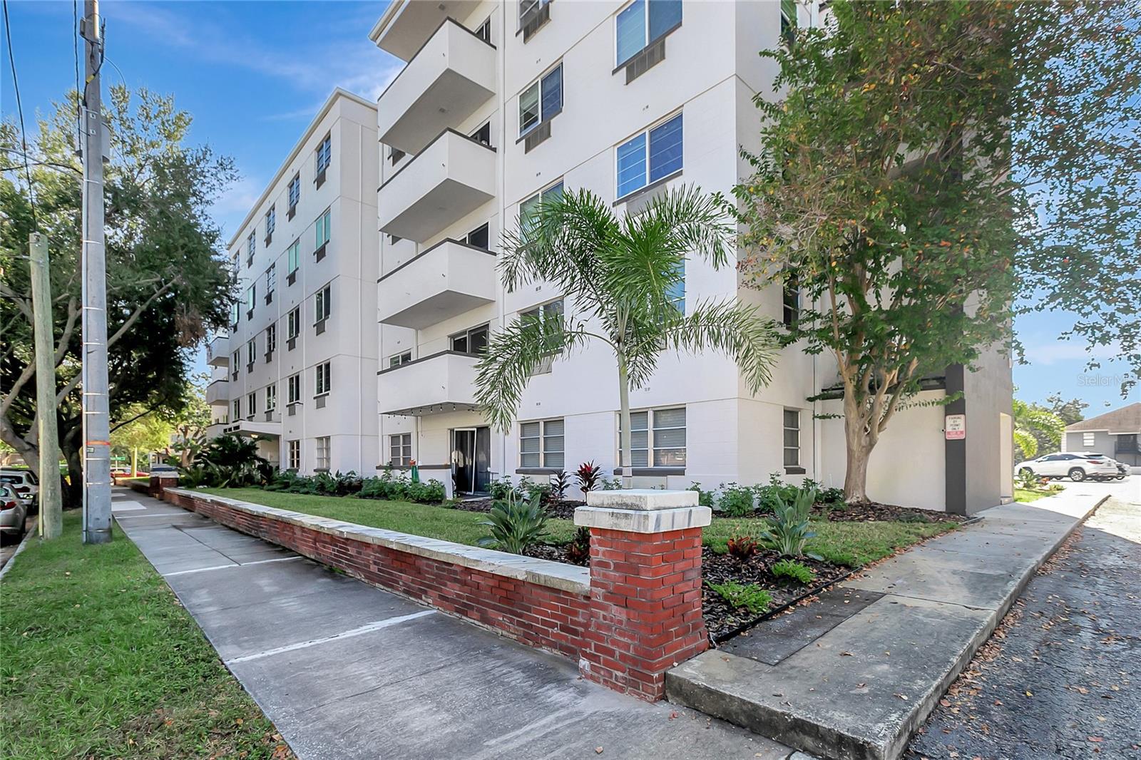 HYDE PARK TOWERS A CONDO - Residential