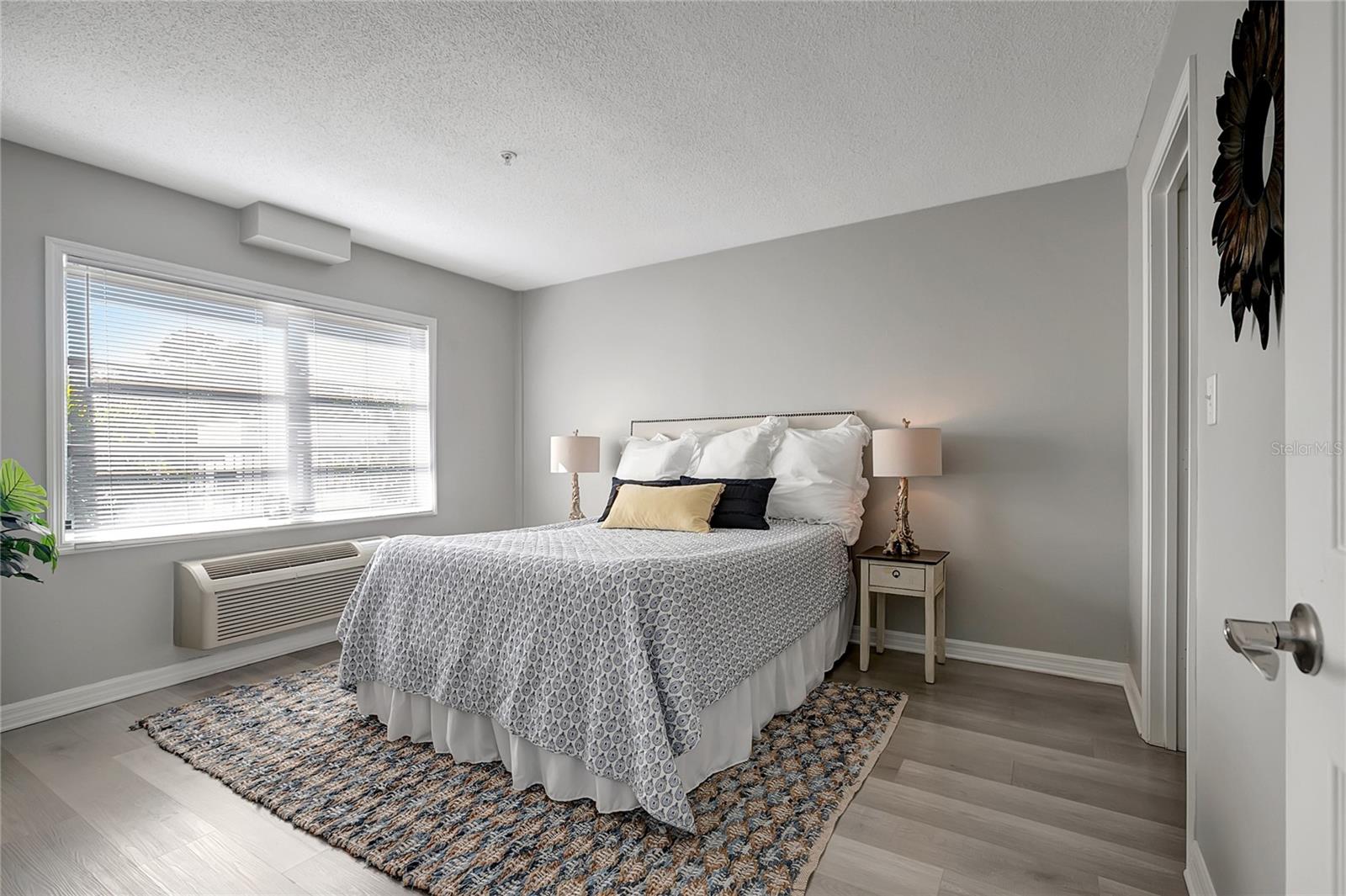 HYDE PARK TOWERS A CONDO - Residential