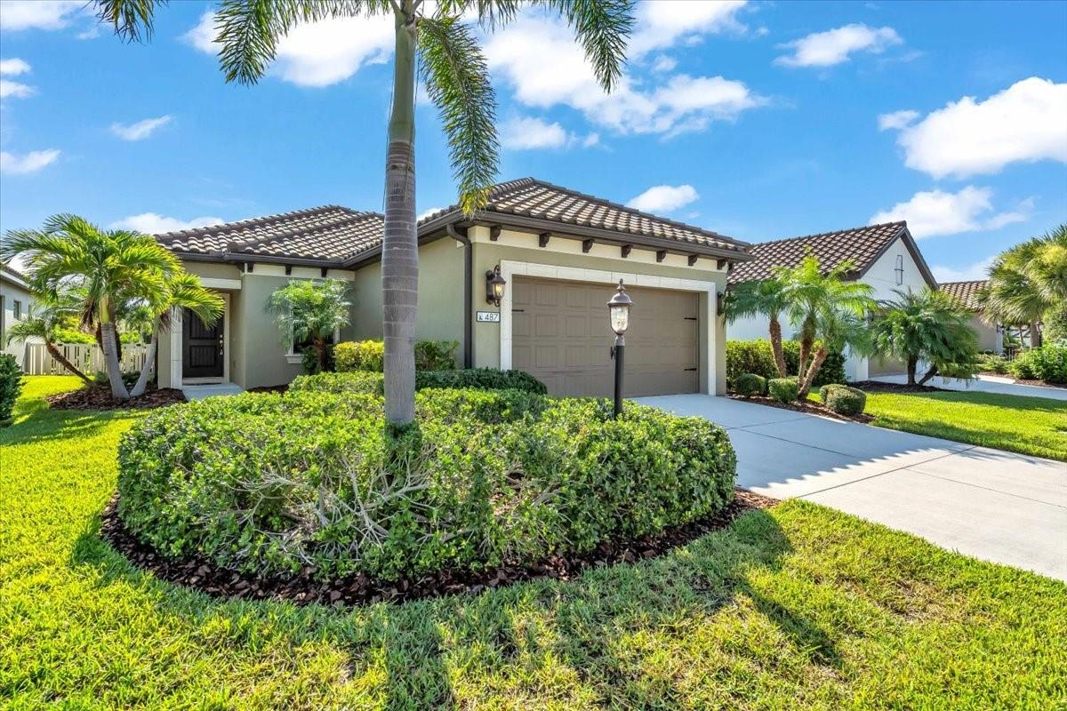 Beautiful resort-style living in the amenity-rich Milano neighborhood. Well-maintained 3-bedroom, 2-bath home featuring stainless steel appliances, a gas stove, a large screened lanai and a fenced yard. Amenities in this pet-friendly gated community include: tennis, pickleball, racquetball, fitness center, dog park, a clubhouse, pool and spa.