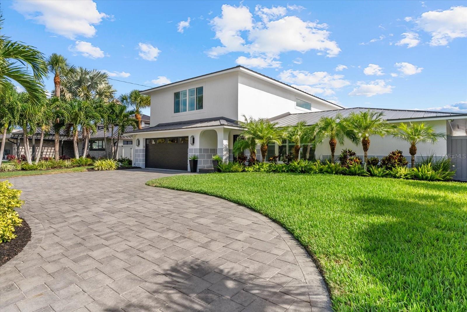 813 IDLEWILD WAY