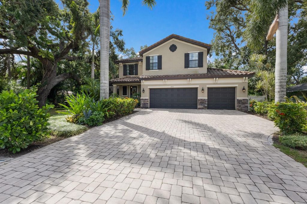 Photo of 1846 Jasmine Drive, Sarasota, FL 34239 (MLS # A4664984)
