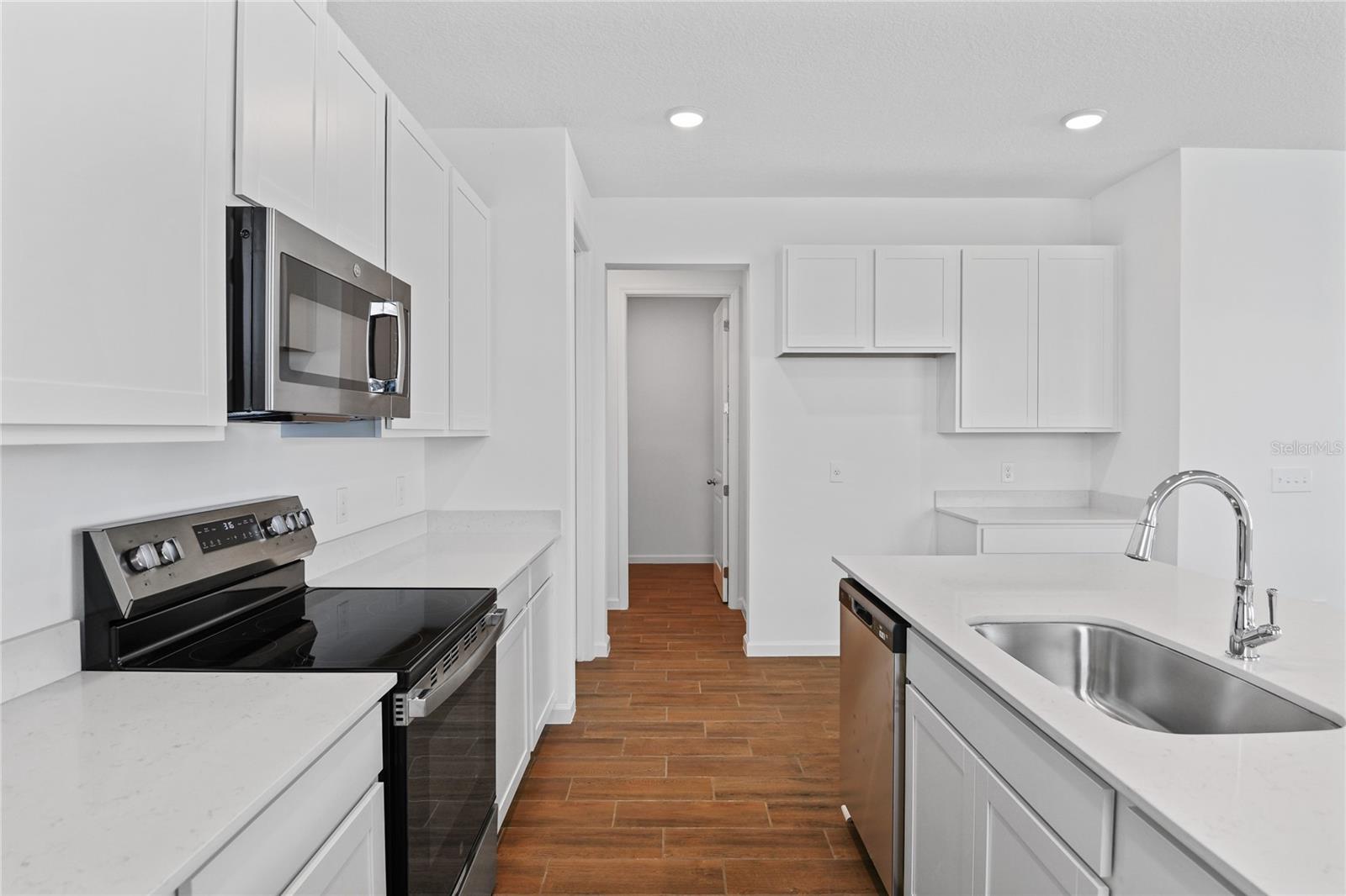 SEASONS AT SHORES OF LAKE DELL - Residential