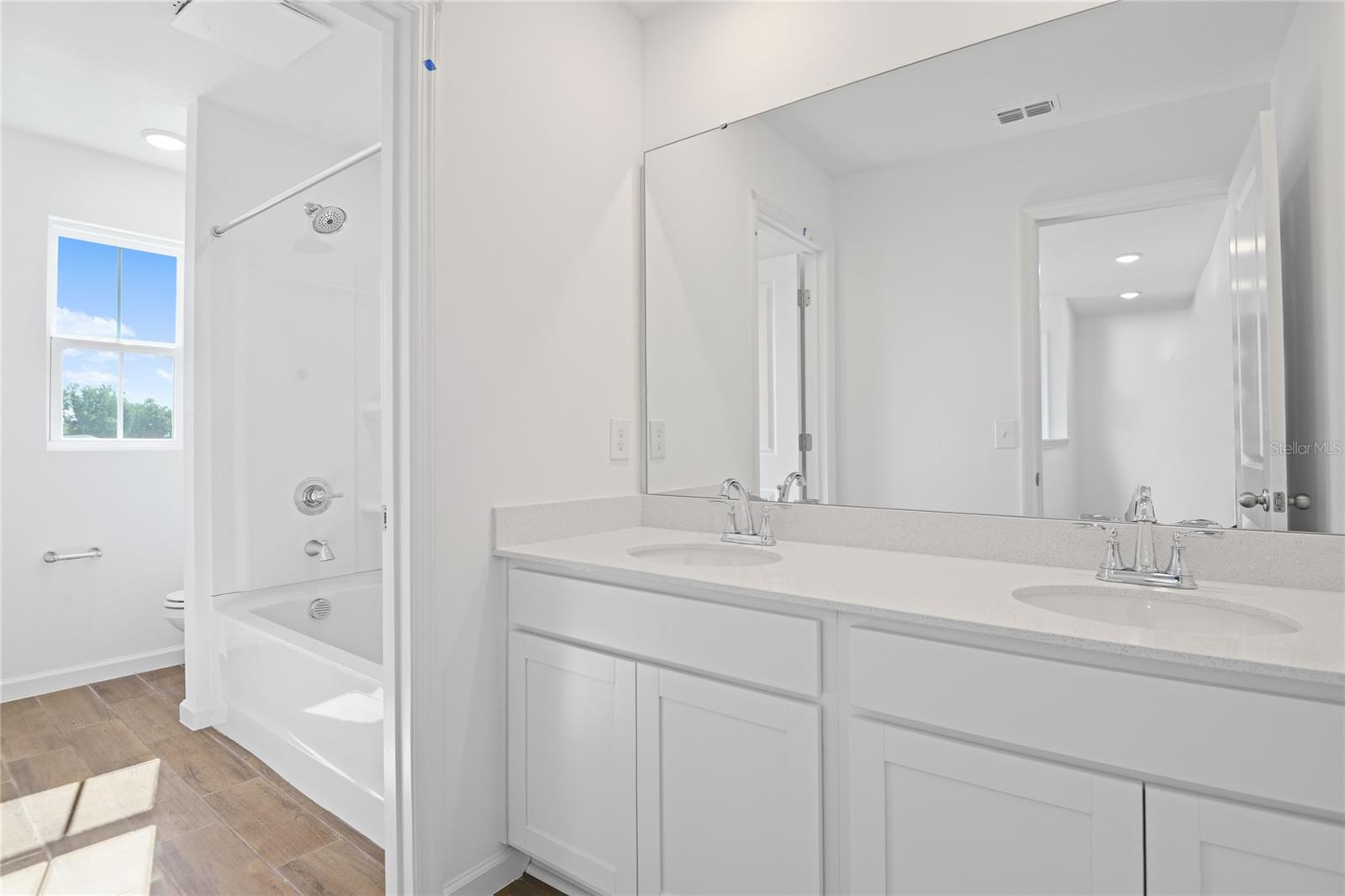 SEASONS AT SHORES OF LAKE DELL - Residential