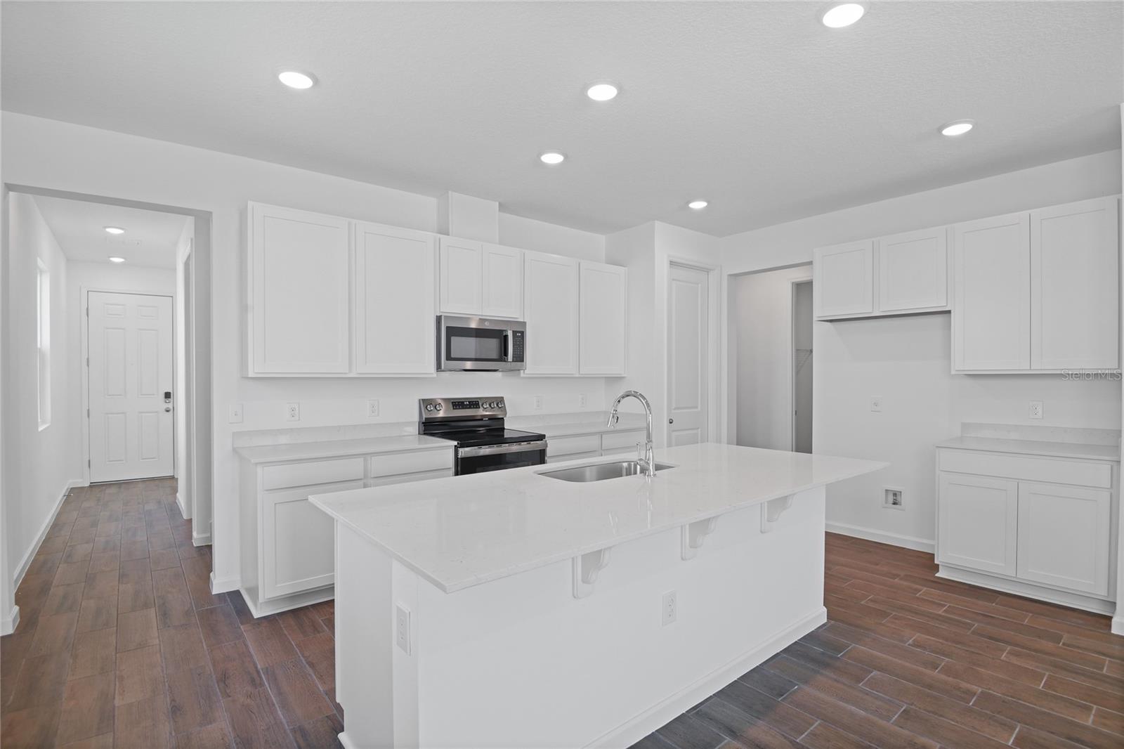 SEASONS AT SHORES OF LAKE DELL - Residential