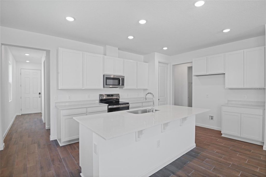 Photo of 746 Lake Dell Avenue, Dundee, FL 33838 (MLS # S5127937)